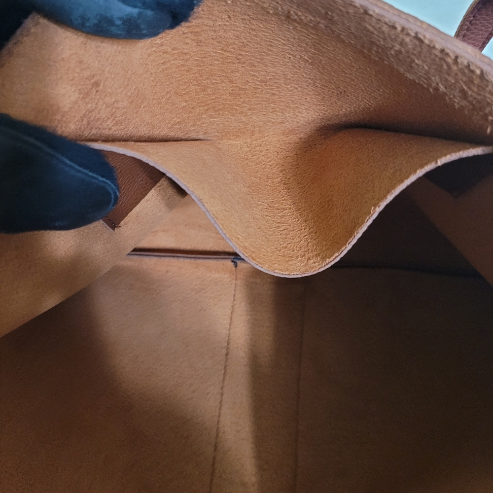 Shoulder bag. - Picture 3 of 8